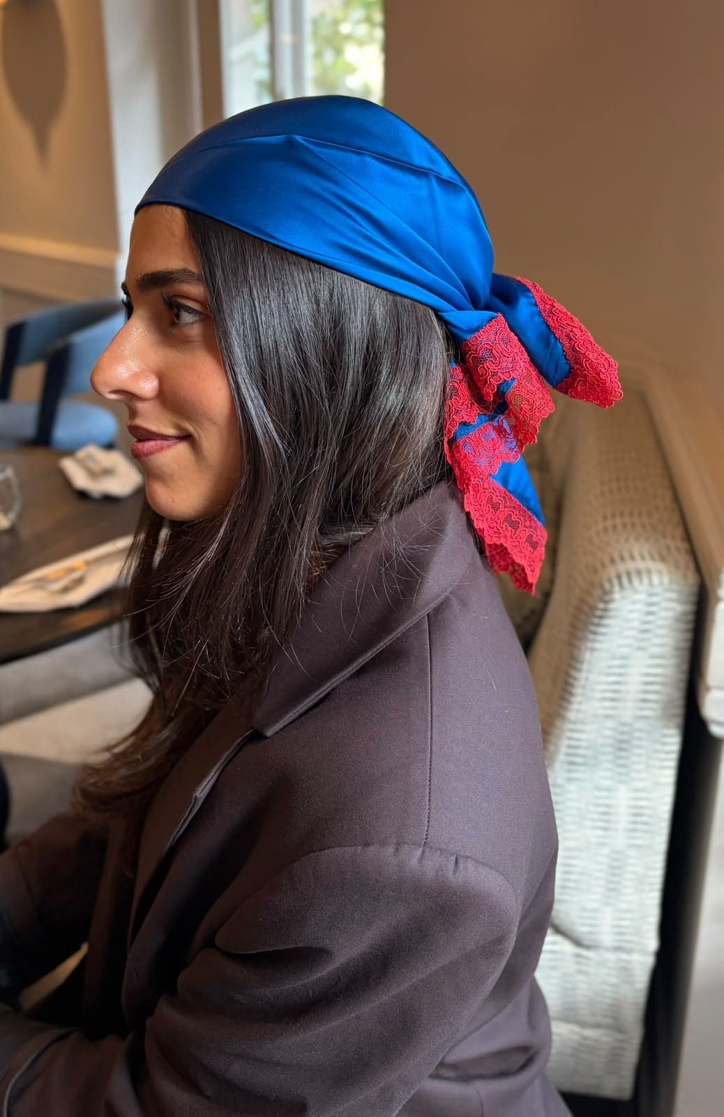 Foulard cobalt noué en bandana